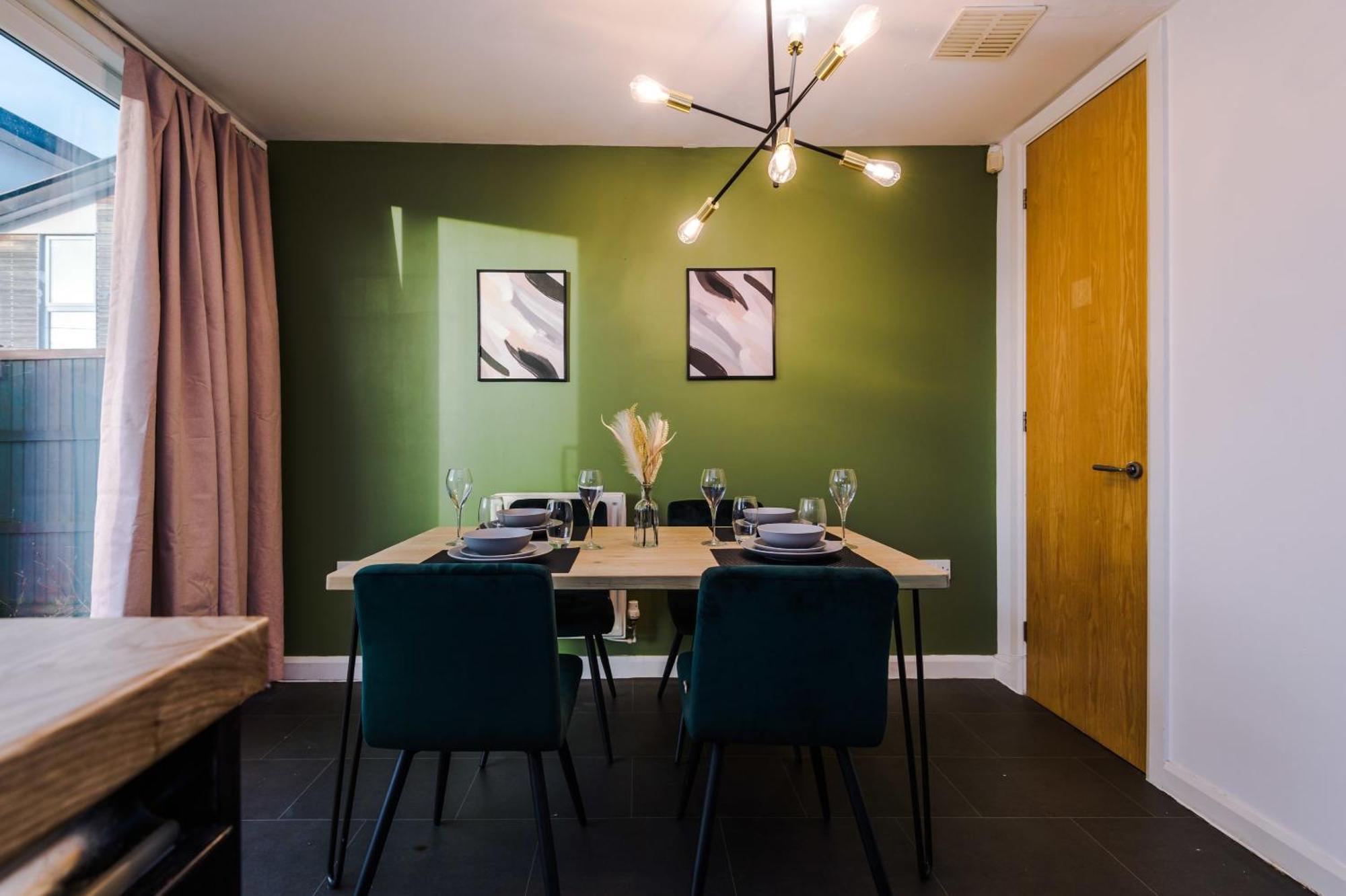 曼彻斯特Rest&Recharge At A Spacious Townhouse By The Etihad别墅 外观 照片